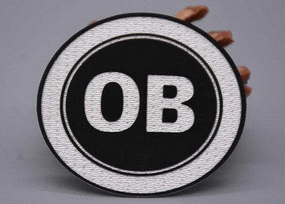 Tatamiの白い生地は衣服のための黒いシリコーンのロゴのラベルを印刷した