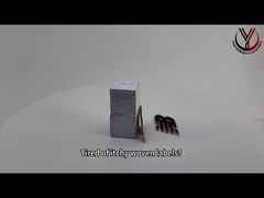 詳細: 服の丸い CK 3D シリコン ロゴ、モノクロの光沢のある隆起