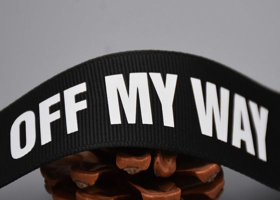 衣類の習慣20mm黒いポリエステル ウェビングの白いロゴ スクリーンはラベルを印刷した