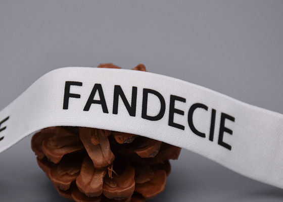 衣服は無光沢の黒いロゴと印刷されたゴムひもをカスタマイズした